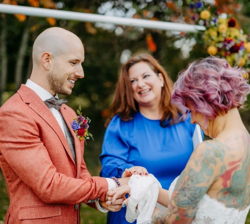 Handfasting-Zeremonie mit Alexandra Gebur – freie Trauung im Allgäu